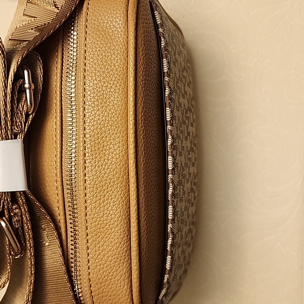 NWT DKNY Crossbody Bag - Picture 7 of 11